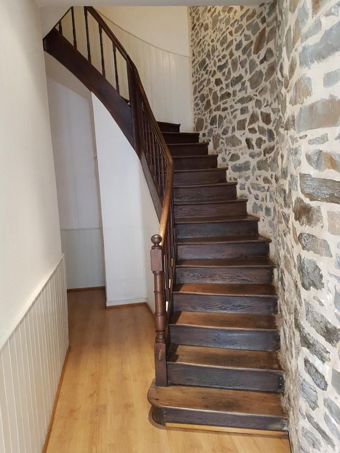 Bel Appartement, Bien Equipe Et Confortable Dans Le Centre Historique Fougères Eksteriør bilde